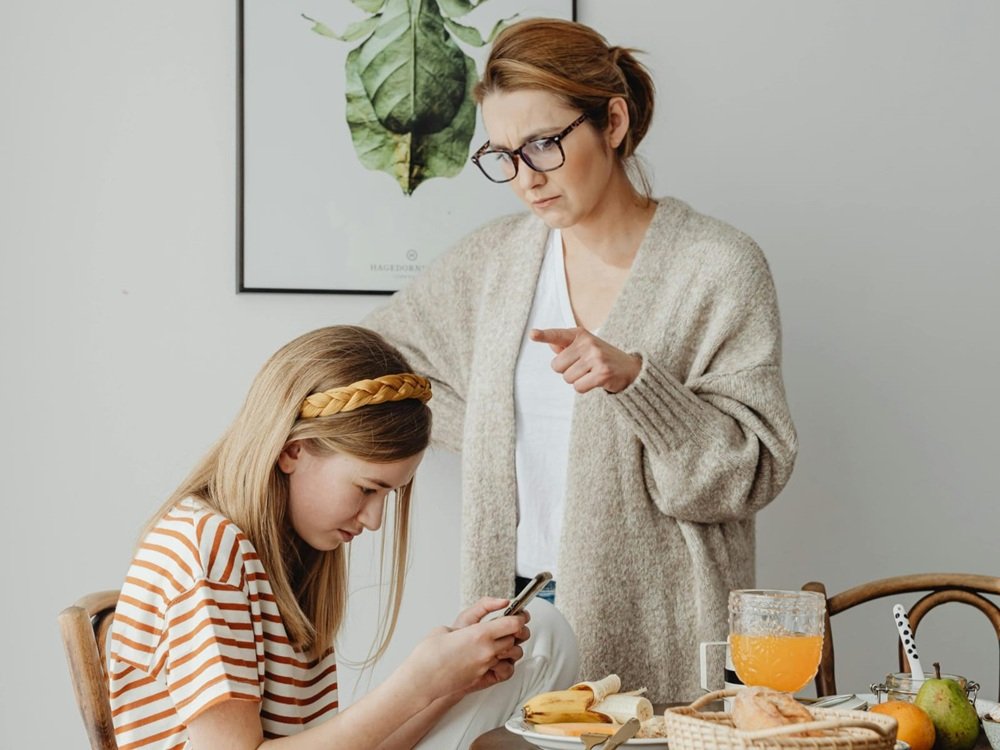 Menelantarkan Anak: Dosa Besar dan Pelanggaran Hukum