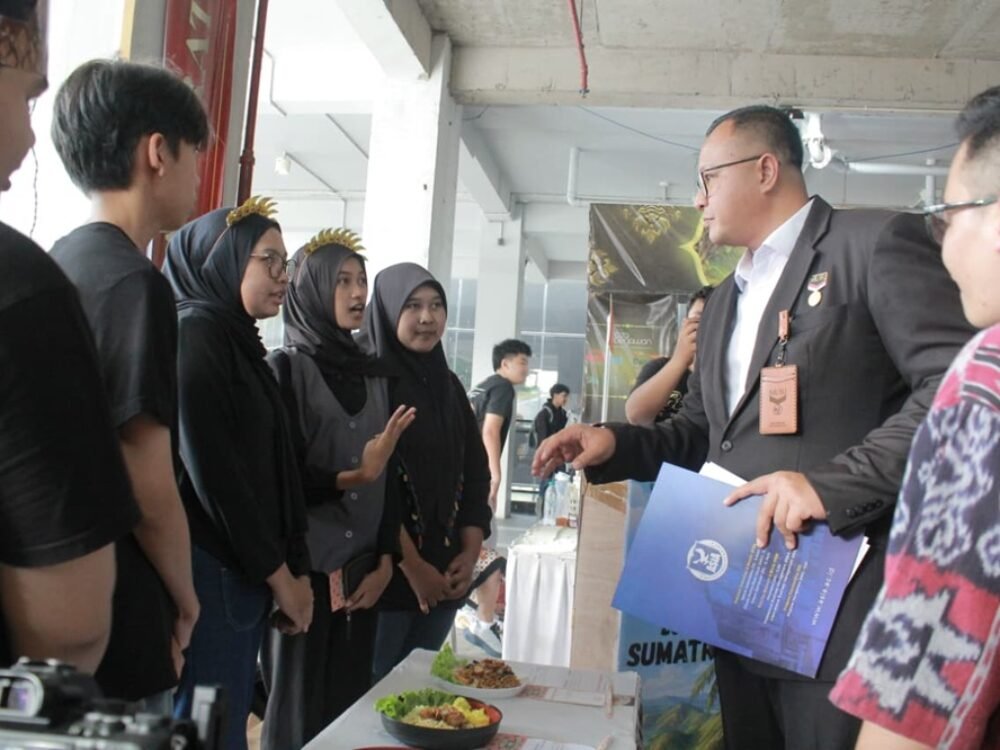 Institut Asia Malang Pecahkan Rekor Dunia untuk Kreasi Mi Nusantara Terbanyak