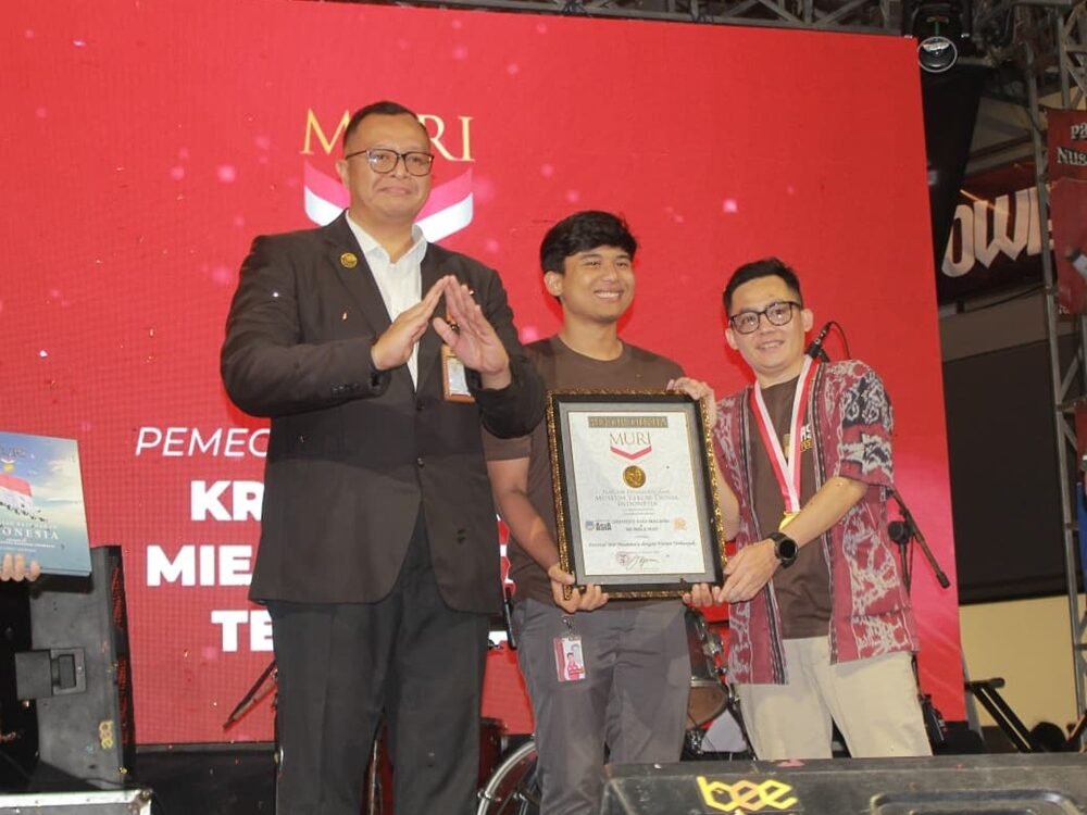 Institut Asia Malang Pecahkan Rekor Dunia untuk Kreasi Mi Nusantara Terbanyak