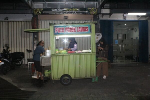 Putu Pojok Lawas, Jajanan Tradisional yang Bertahan dari Generasi ke Generasi di Kota Malang