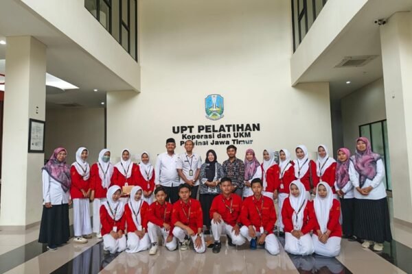 Siswa SMK Sunan Kalijogo Jabung Sambangi UPT Pelatihan Dinas Koperasi Jatim