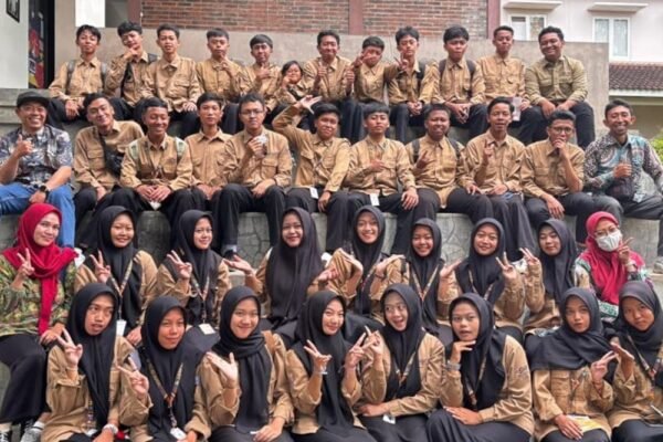 Siswa SMK Sunan Kalijogo Jabung Bedah Dapur Animasi di KEK Singosari