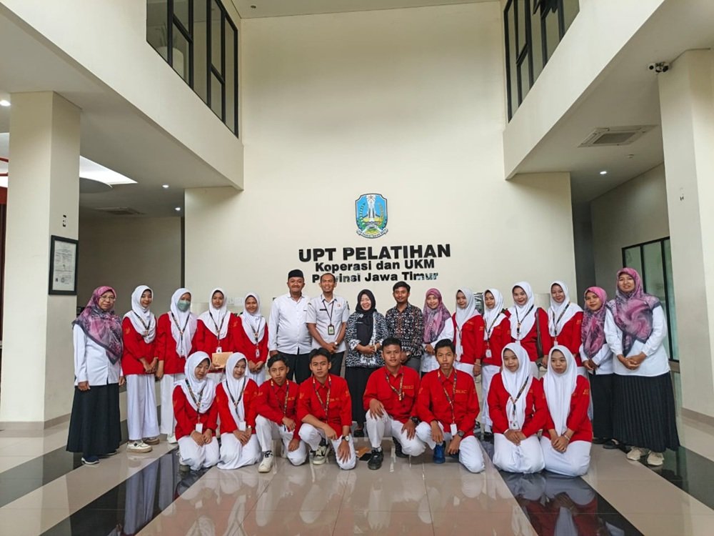 Siswa SMK Sunan Kalijogo Jabung Sambangi UPT Pelatihan Dinas Koperasi Jatim
