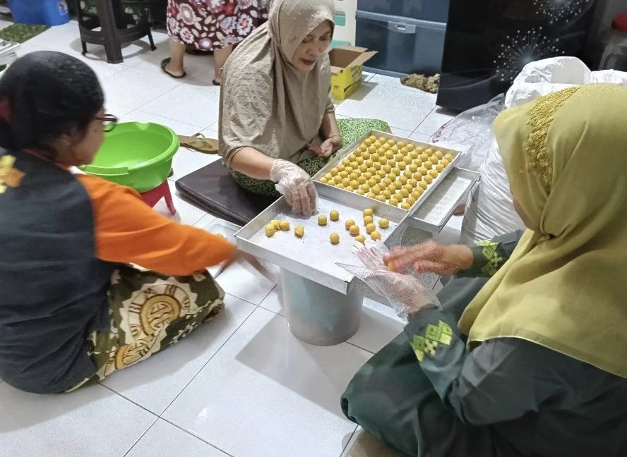118-Pembuatan kue kering Cempaka Cookies Berkah Ramadan, Cempaka Cookies Banjir Pesanan