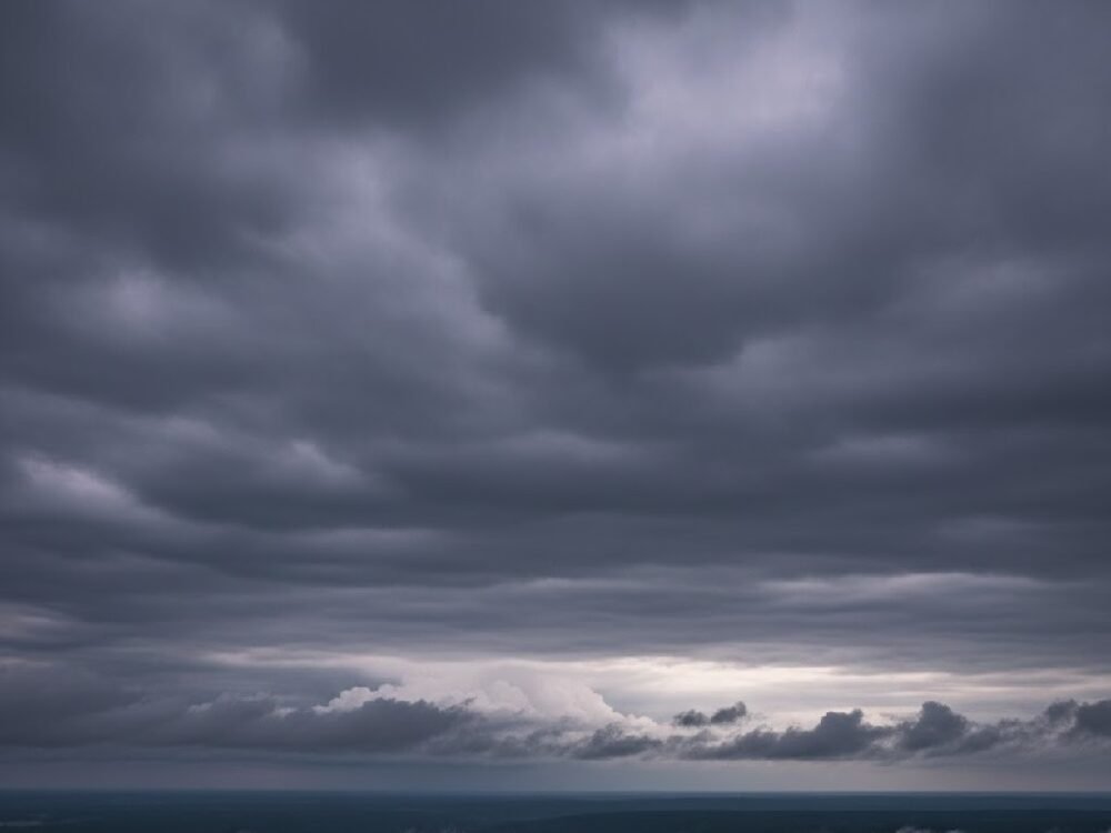 Update Cuaca Malang Raya Hari Ini: Hujan Lebat dan Petir, Kelembapan Tinggi