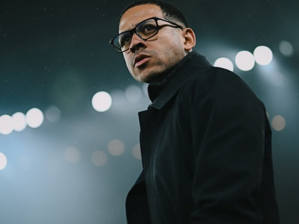 Liam Rosenior Ungkap Alasan Tak Turunkan Pemain Kunci di Laga Krusial Arsenal vs Chelsea