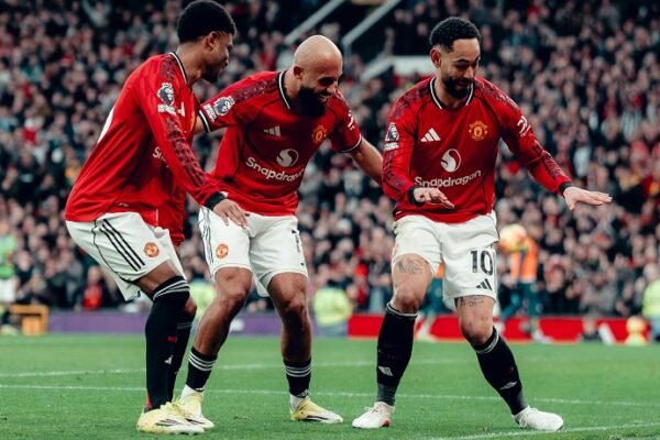 Manchester United Unggul 2-0 Atas Fulham