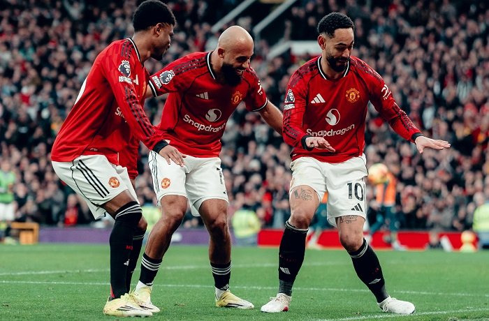 Manchester United Unggul 2-0 Atas Fulham