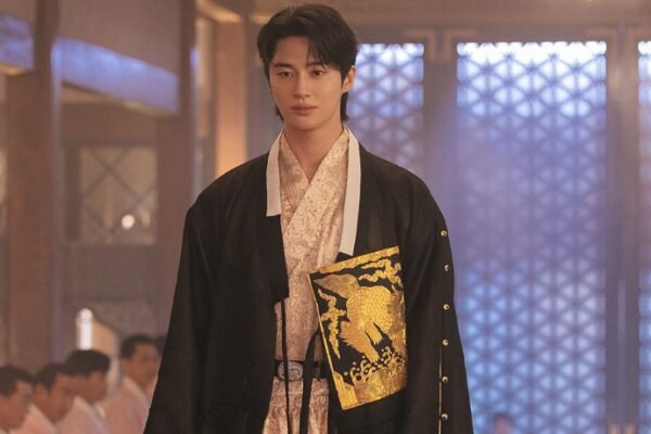 Setelah IU, MBC Hadirkan Foto-Foto Byeon Woo Seok di ‘Perfect Crown’