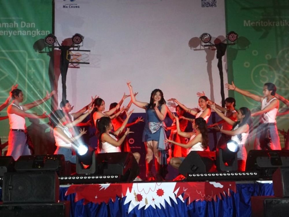 Semarak Inaugurasi Universitas Ma Chung 2026 Hadirkan Mahasiswa Bertalenta, Band Lokal Hingga Izabelle Kiara