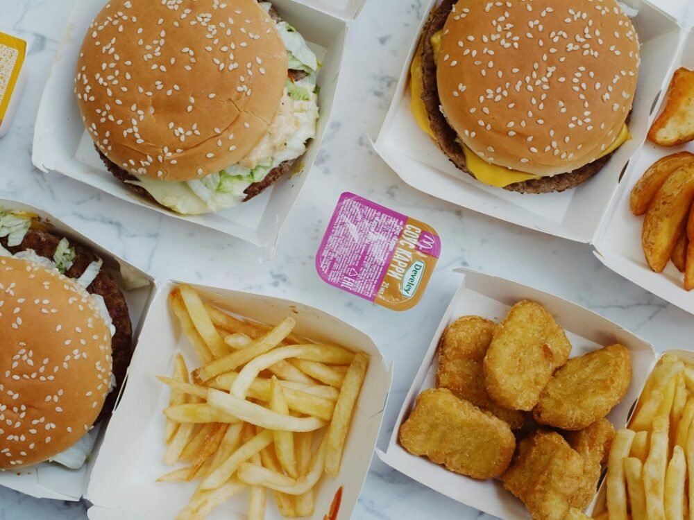 Alasan Mengapa Makanan Cepat Saji Sangat Enak Meski Tidak Sehat