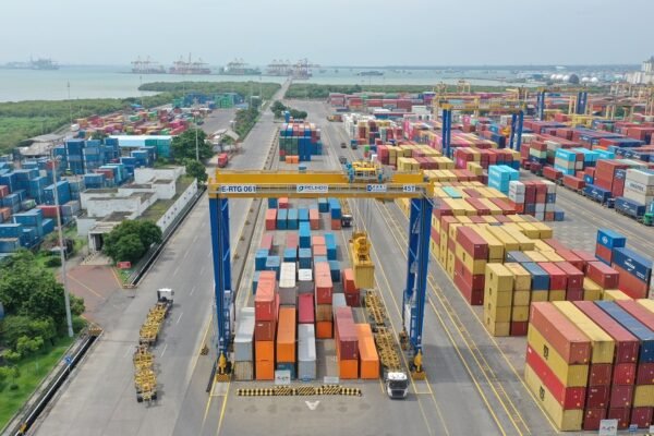 Arus Peti Kemas TPS Naik 1,36 Persen pada Februari 2026, Internasional Dominasi