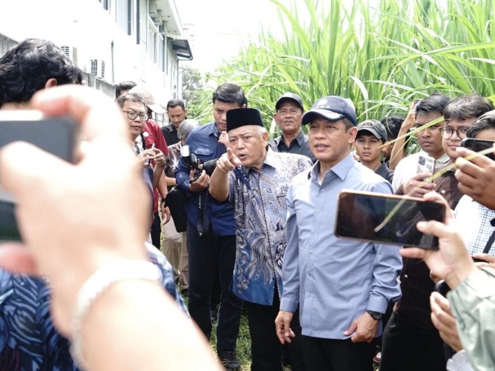 370-Bupati Malang dan Menteri Lingkungan Hidup di Pakis Bupati Malang Dampingi Menteri LH Tinjau Lokasi PSEL Pakis