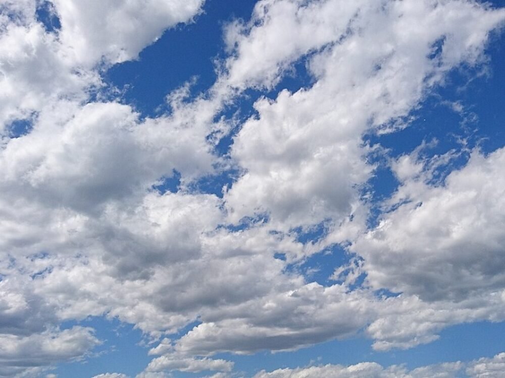 371-Langit berawan Cuaca Malang Raya Hari Ini, 30 Maret 2026: Dominan Berawan Hingga Potensi Hujan Ringan Siang-Sore, Suhu 16–28 Derajad