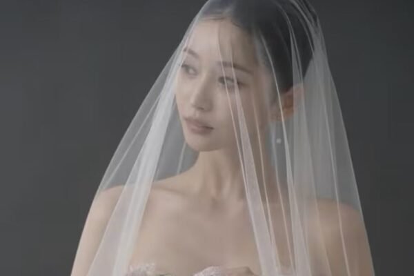 Lee Hwa Kyum mengumumkan pernikahannya