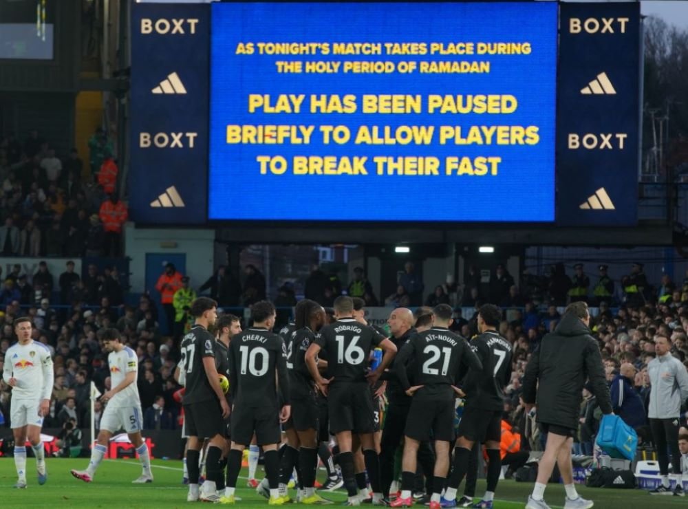Leeds United Buka Puasa Jeda Buka Puasa Diiringi Sorakan Ejekan, Ini Kata Pelatih Leeds United