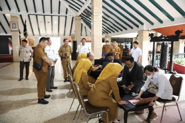 Pendampingan Penyampaian SPT Tahunan Melalui Cortex oleh Sekda Kabupaten Malang Bersama KPP Pratama Kepanjen