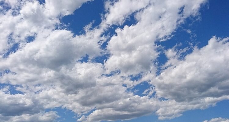 Cuaca Malang Raya Hari Ini, Sabtu 18 April 2026: Berawan Tebal dan Udara Kabur, Berpotensi Hujan Ringan Siang-Sore