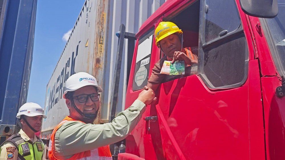 030-VP Kepatuhan TPS Perkuat Komitmen Pelindo Bersih, TPS Sosialisasikan SMAP kepada Pengemudi Truk Eksternal