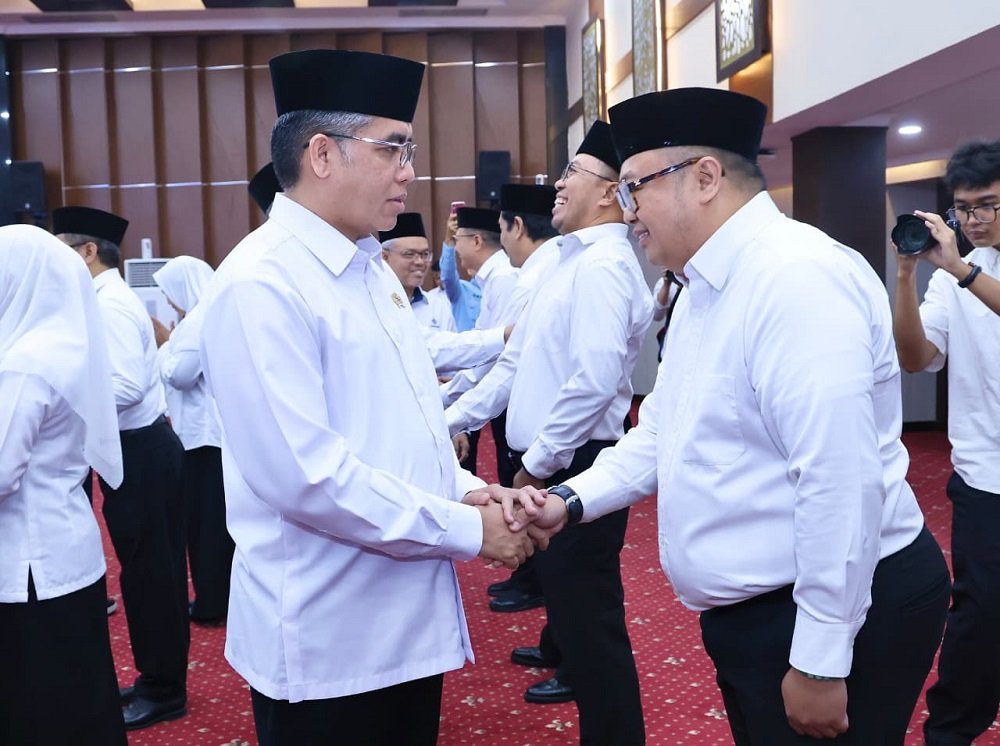 Lantik 12 Pejabat, Menaker Jabatan Bukan Sekadar Posisi, Layanan Publik Harus Jadi Prioritas