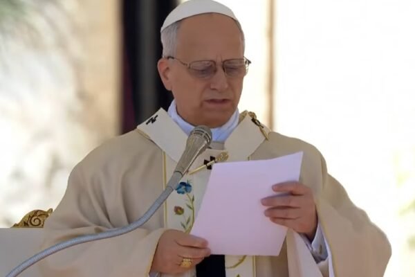 Paus Leo XIV Serukan Perdamaian Global di Pesan Paskah 2026