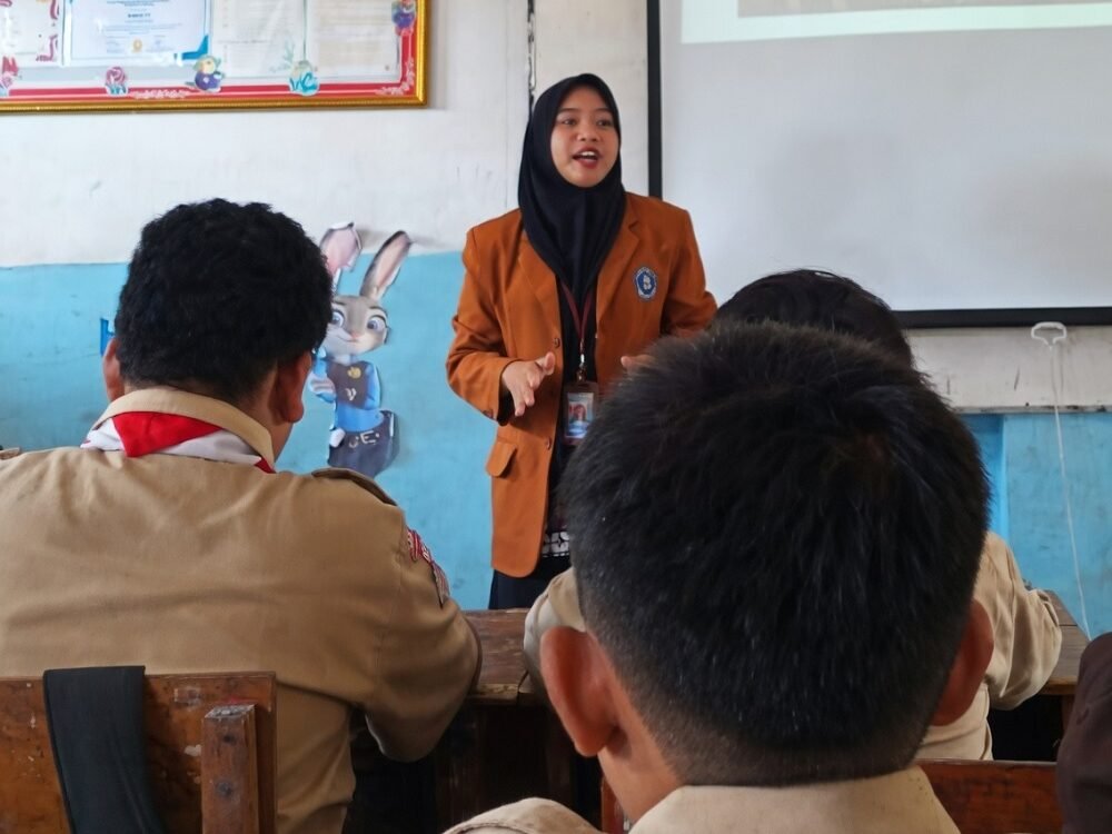 222-Asri Makrifatul Hidayah Langkah Pasti Calon Guru Muda, Asri Makrifatul Hidayah Tunjukkan Dedikasi Tanpa Batas di Tengah PPL dan Aktivitas Mengajar