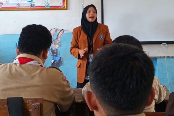 Langkah Pasti Calon Guru Muda, Asri Makrifatul Hidayah Tunjukkan Dedikasi Tanpa Batas di Tengah PPL dan Aktivitas Mengajar