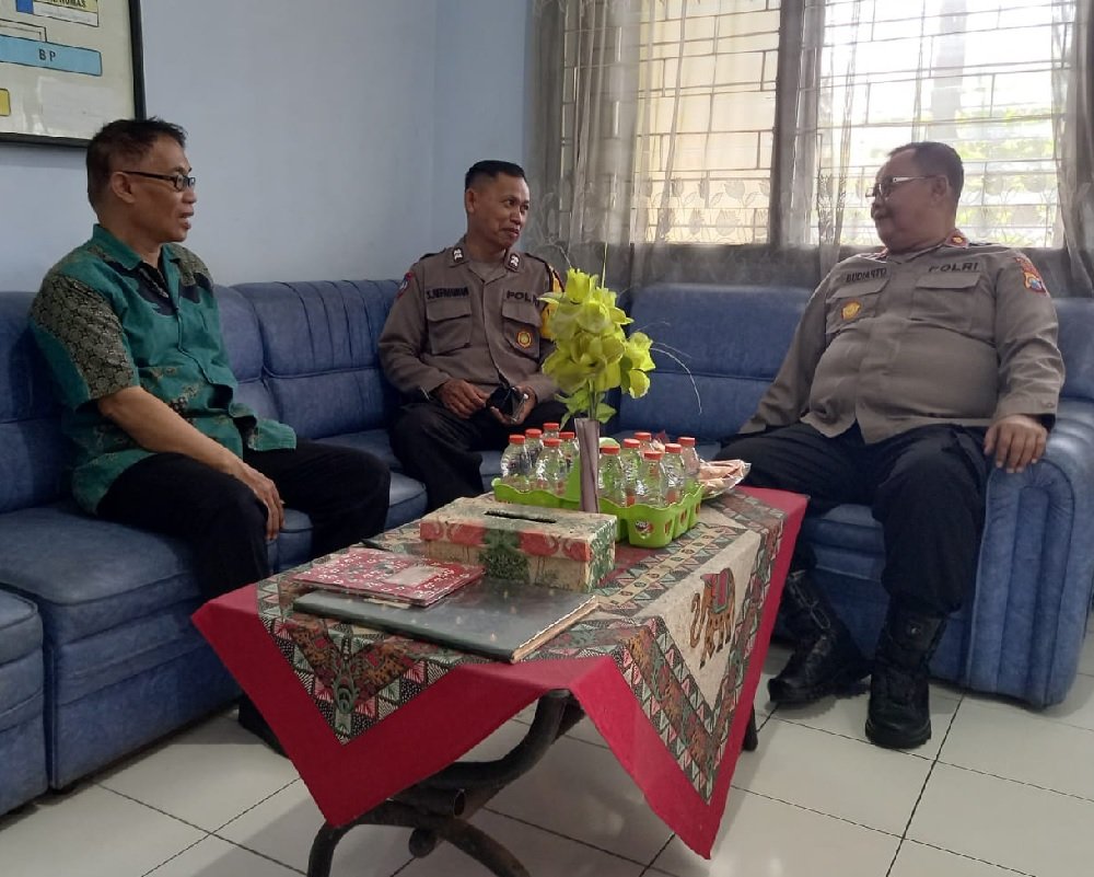 Jaga Suasana Kondusif di Lingkungan Pendidikan, Kapolsek Klojen Kunjungi SMP Taman Harapan Malang