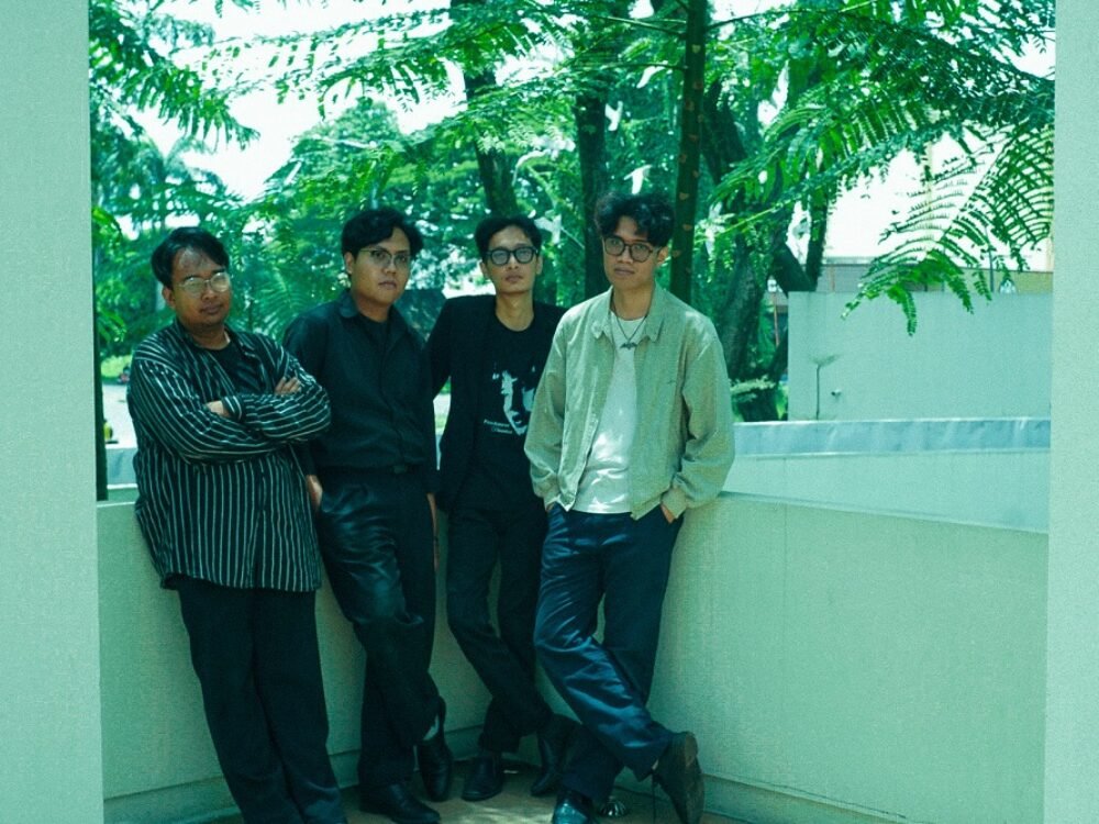 Her Dirty Floor Lepas Maxi Single ‘Plaything – Dissociate’, Proyek Agresif nan Kelam