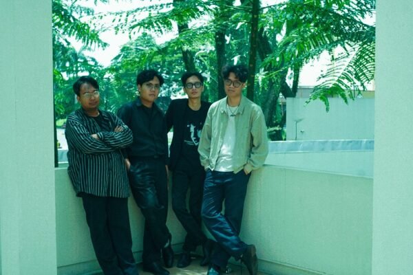 Her Dirty Floor Lepas Maxi Single ‘Plaything – Dissociate’, Proyek Agresif nan Kelam