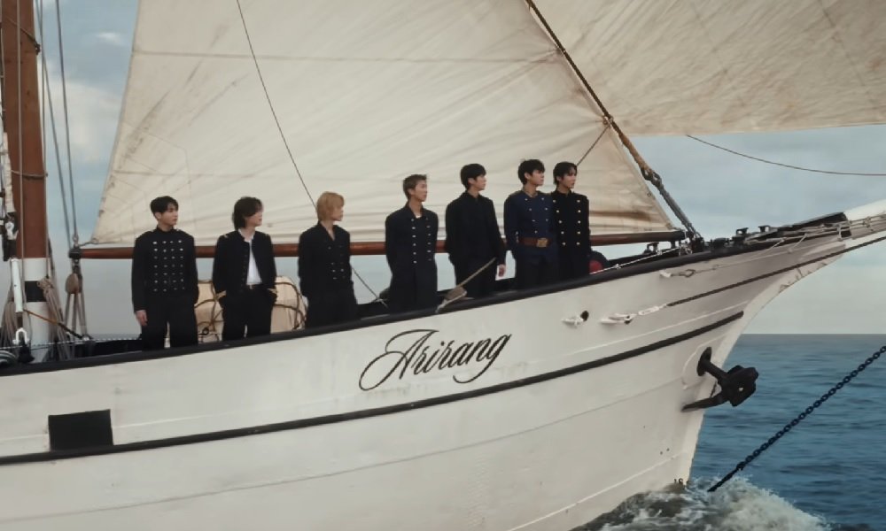 ‘SWIM’ BTS Tembus Top 15 Radio AS