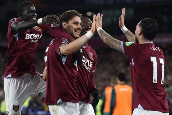 West Ham Hajar Wolves 4-0, Mavropanos dan Castellanos Cetak Brace
