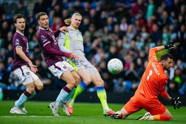 Taklukkan Burnley 1-0, Manchester City Rebut Puncak Klasemen
