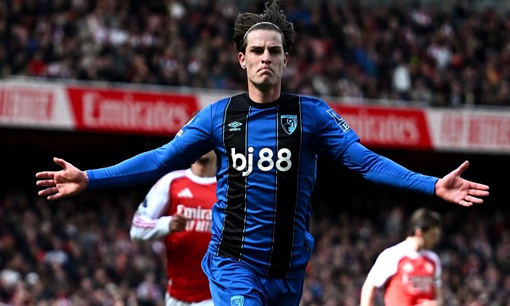 Alex Scott Bournemouth Bournemouth Kalahkan Arsenal di Kandang, Gelar Juara Liga Premier Terancam Terbang