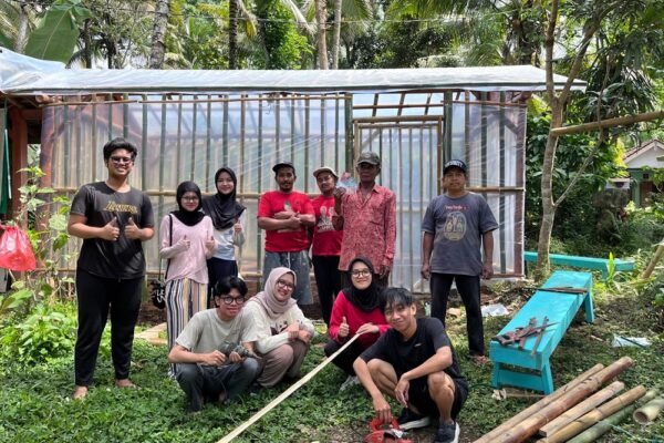 Program DM UB Transformasi Limbah Kambing Jadi Pupuk Organik Bernilai Ekonomi Tinggi