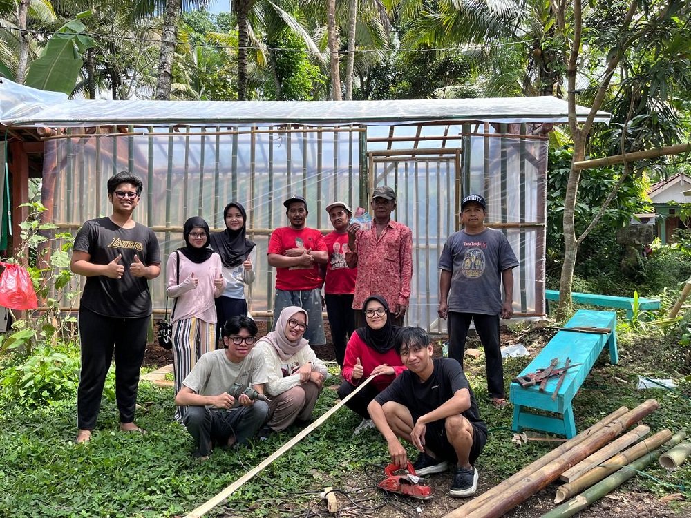 Program DM UB Transformasi Limbah Kambing Jadi Pupuk Organik Bernilai Ekonomi Tinggi