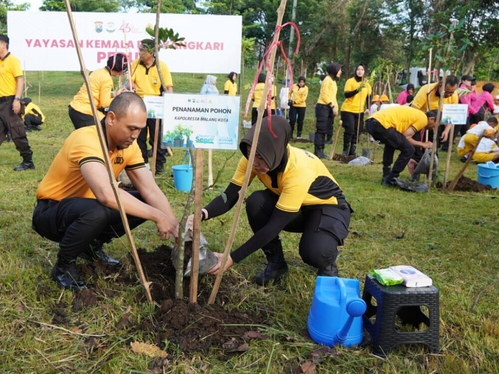 Polresta Malang Kota Tanam 250 Pohon di TPA Supit Urang