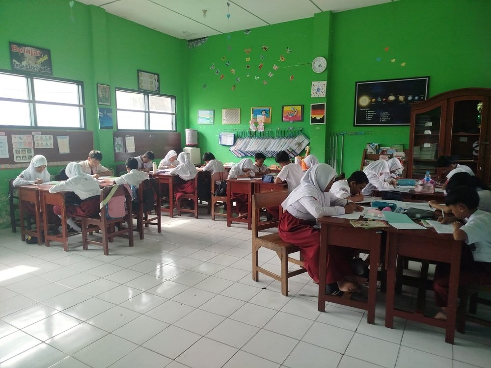 Siapkan TKA Secara Matang, Guru Kelas 6 SDN Purwantoro 4 Malang Ini Punya Cara Jitu