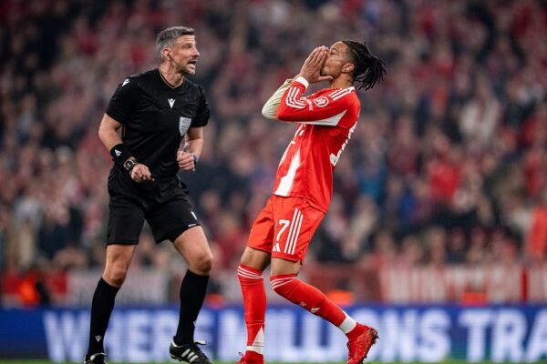 Michael Olise Sebut Kemenangan Bayern Atas Real Madrid Bukan Karena Kartu Merah Camavinga