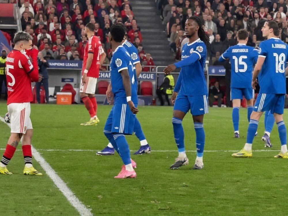 Wasit Piala Dunia Beri Hadiah Kartu Merah untuk Pemain yang Tutup Mulut Gunakan Kaos