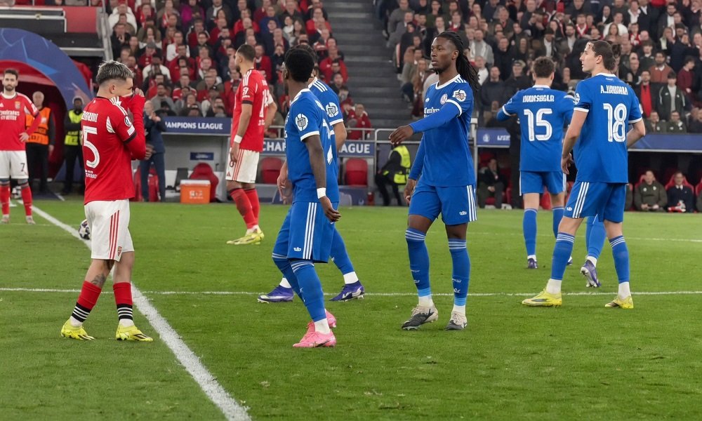 Wasit Piala Dunia Beri Hadiah Kartu Merah untuk Pemain yang Tutup Mulut Gunakan Kaos