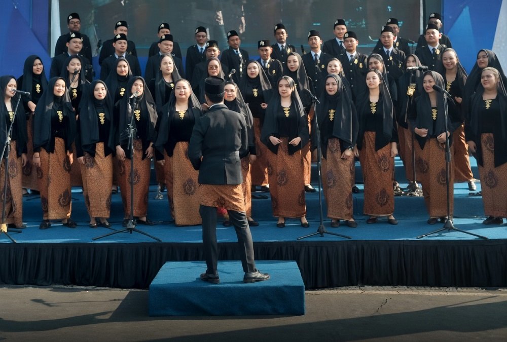 pakaian khas kota malang paduan suara Peluncuran Pakaian Khas Kota Malang di HUT ke 112, Ini Sejarah dan Makna Desain Kerennya