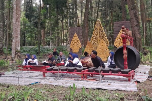 Kembol Bujono Rawat Kebersamaan dan Budaya di Desa Wisata Poncokusumo
