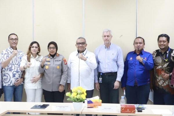 Dorong Penyelesaian Damai, Wamenaker Fasilitasi Dialog Manajemen Multistrada dengan Serikat Pekerja