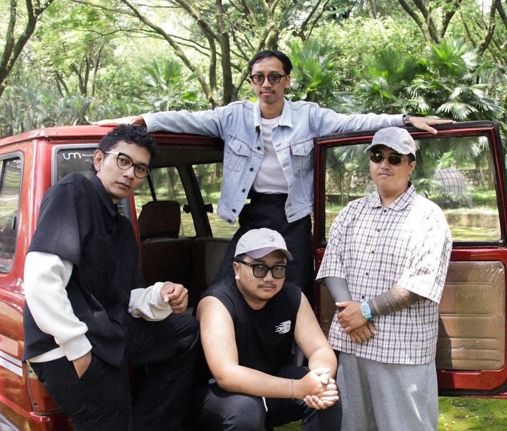 Peni Rilis '30', Album Debut Penuh Gejolak dan Refleksi