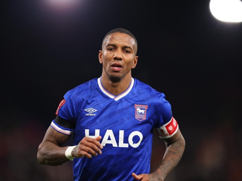 Pilih Pensiun di Akhir Musim Bersama Ipswich, Ini Alasan Ashley Young