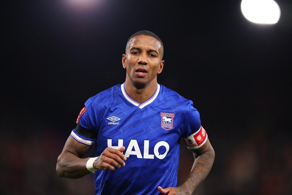 Pilih Pensiun di Akhir Musim Bersama Ipswich, Ini Alasan Ashley Young