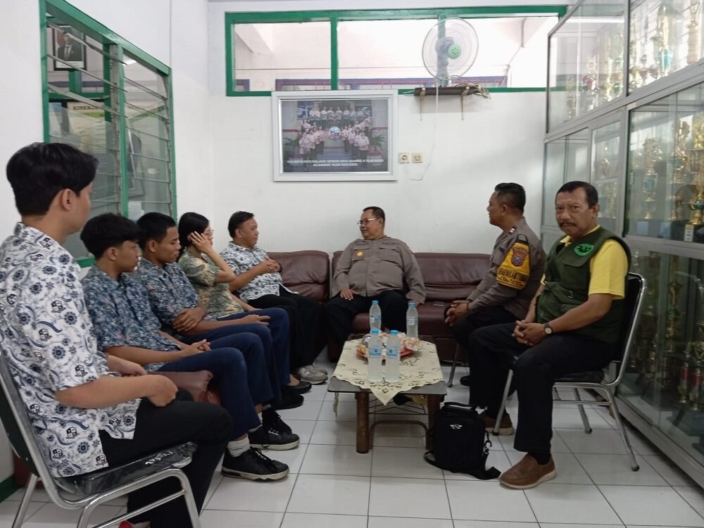 Kapolsek Klojen Silaturahmi ke SMA Kristen Kalam Kudus Malang, Berikan Imbauan Kamtibmas dan Antisipasi Kenakalan Remaja