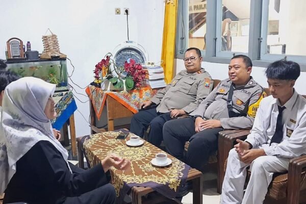Sambang SMA Panjura Malang, Kapolsek Klojen Ajak Pelajar Tolak Narkoba dan Hoaks Demi Kamtibmas Kondusif