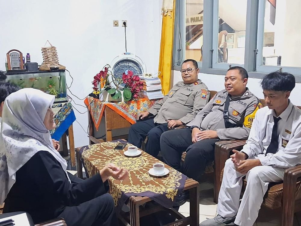 Sambang SMA Panjura Malang, Kapolsek Klojen Ajak Pelajar Tolak Narkoba dan Hoaks Demi Kamtibmas Kondusif